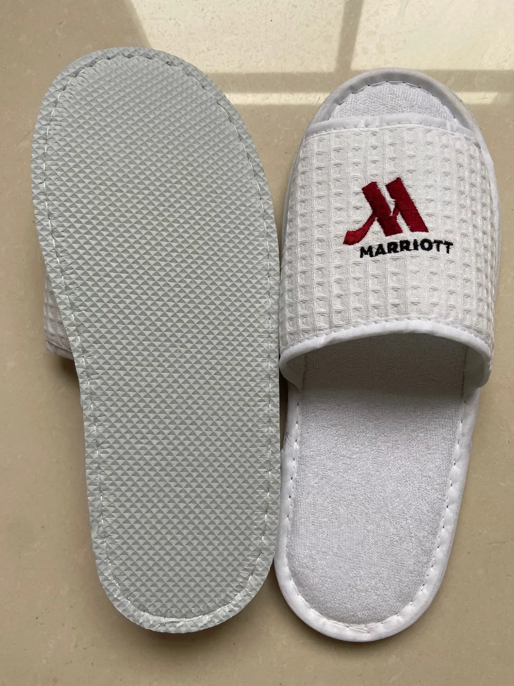 Custom Sheraton Hotel Slippers Embroidery Standard Bedroom 5 Star Hotel Slippers