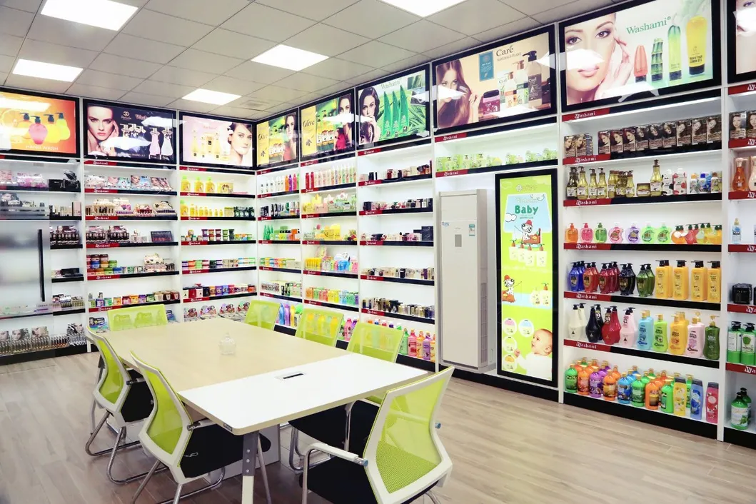 Factory Price New Design 1: 1 Famous Perfume for Men