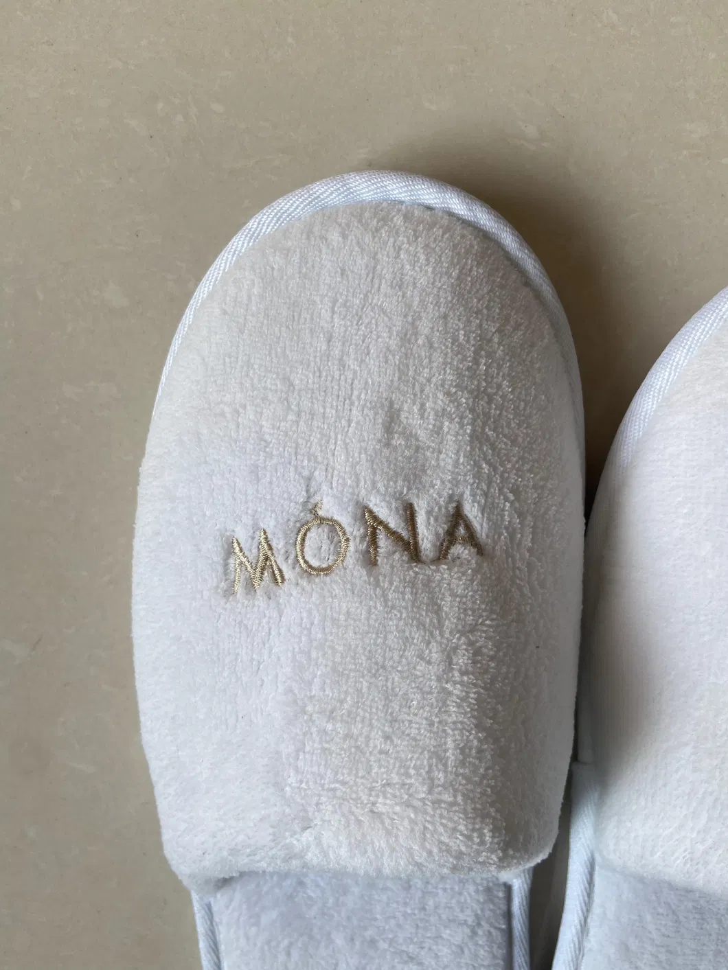 High Quality Comfort Cheap Hotel Slipper Disposable Fuzzy Sheraton EVA Coral Fleece Hotel SPA Slipper