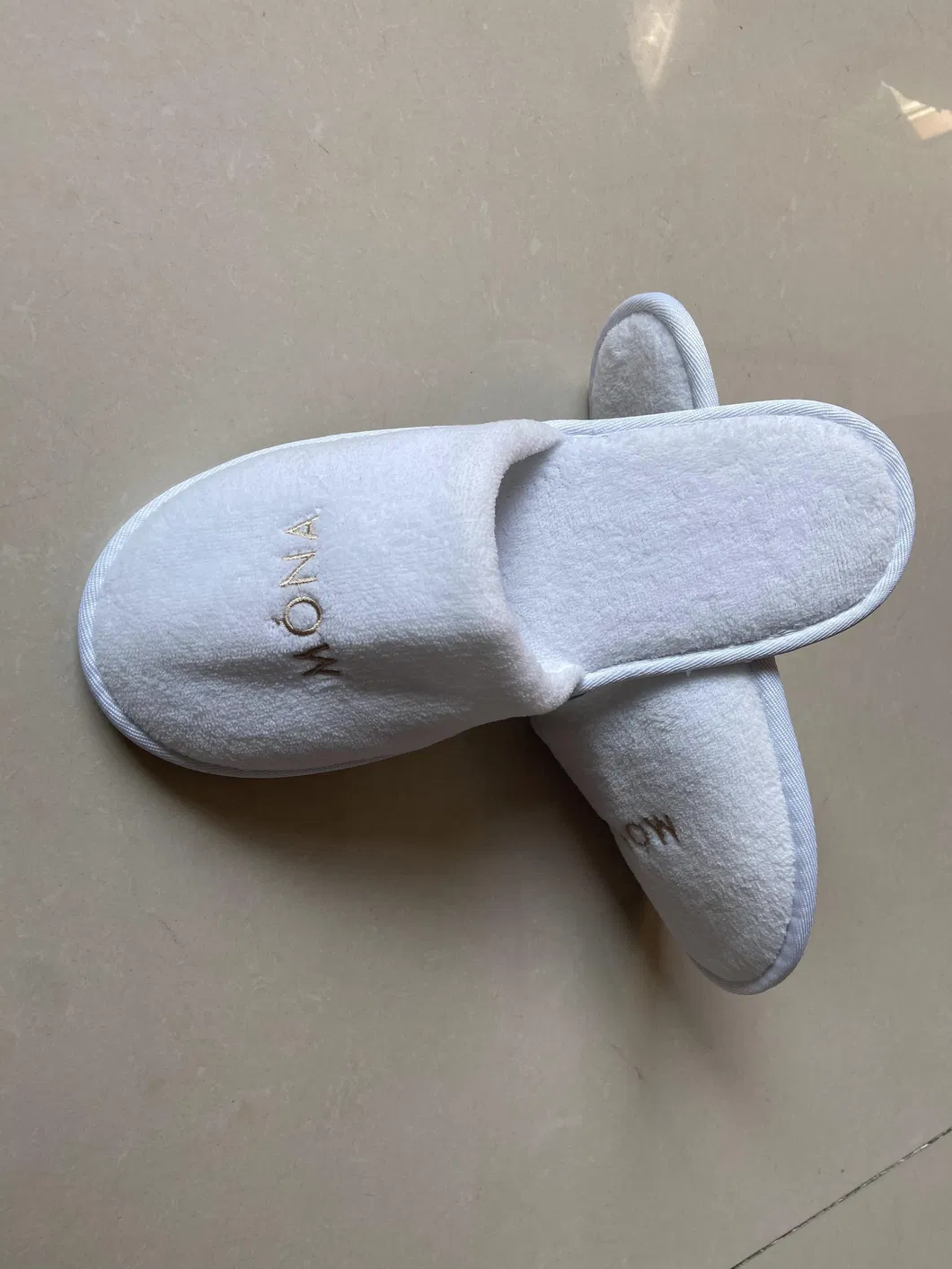 High Quality Comfort Cheap Hotel Slipper Disposable Fuzzy Sheraton EVA Coral Fleece Hotel SPA Slipper