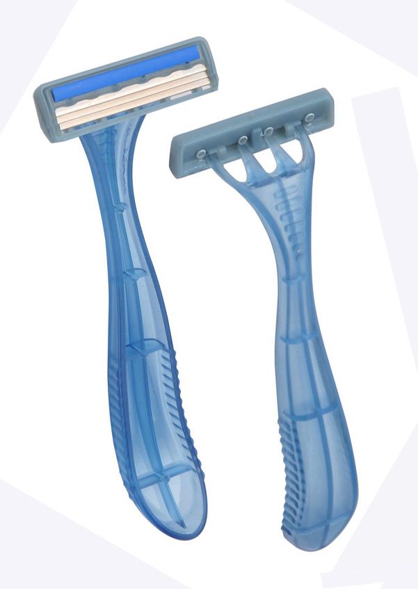 Plastic Shaving Razor with Triple Blade Shaver