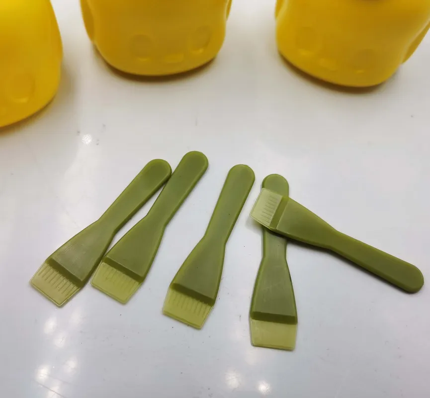 Wholesale Simple Small Black Cosmetically Plastic Facial Spatula/Sticks